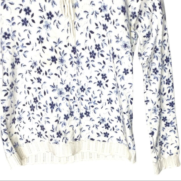 Vintage Blue White Floral Print Lace Up. Richer Detail Sweater Size Petite Large - Picture 3 of 7
